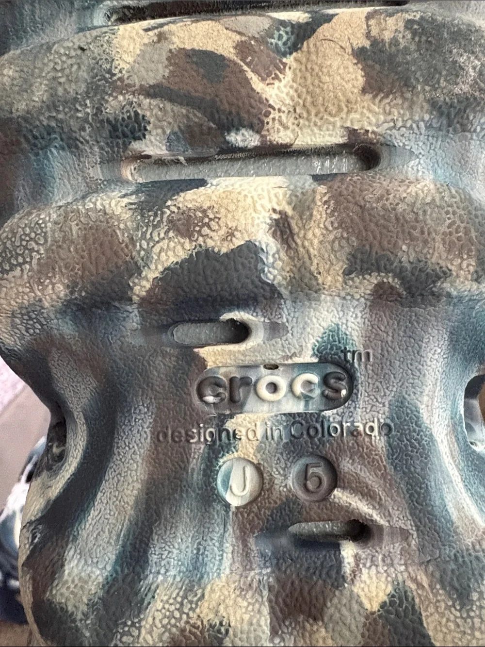 CROCS Kids Marble-Effect Clog in Blue & White these run big.